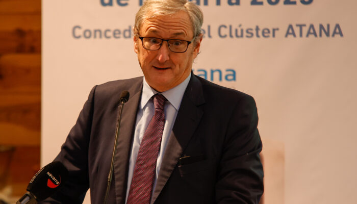 ATANA otorga el Premio CIO de Navarra 2023 a Victor Lizarraga, Director de Estrategia y Transformación Digital en Helvetia Seguros