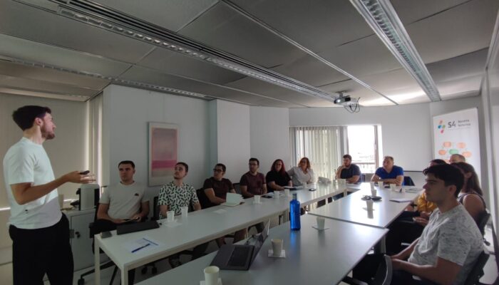 Desayuno de trabajo «Desarrollo de aplicaciones de software sin dolores de cabeza y que impulsen tu negocio»