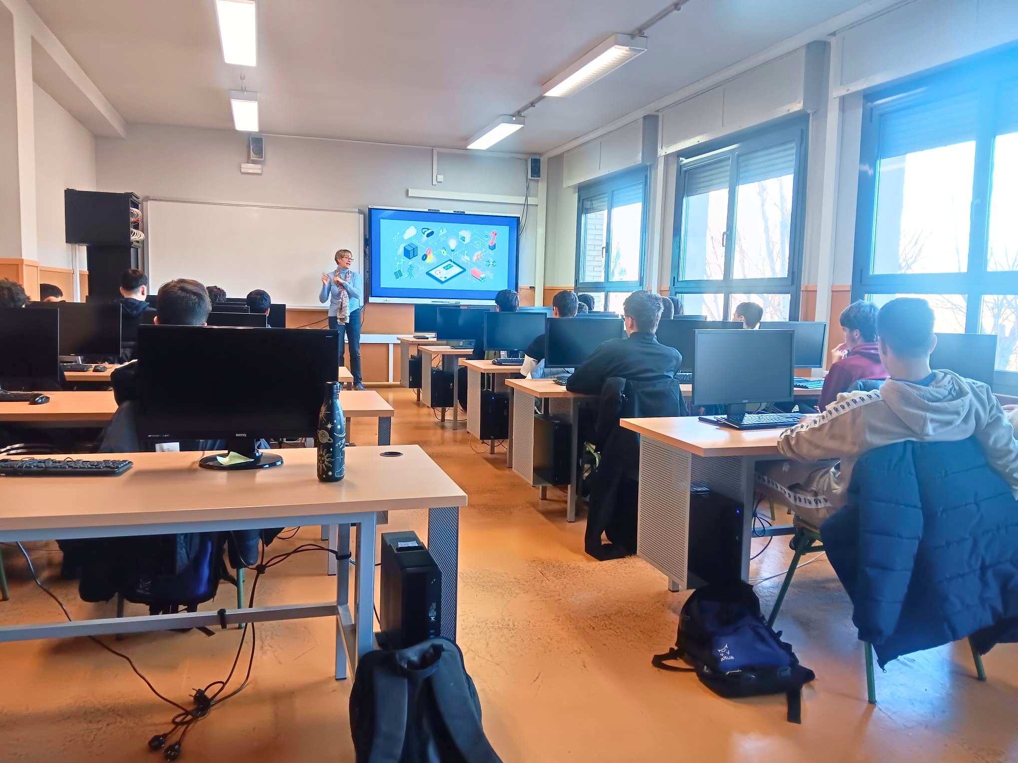 ATANA e Inspiring Girls acercan las vocaciones STEM al alumnado del Centro Integrado de FP María Ana Sanz
