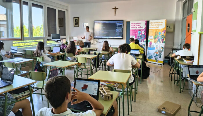 ATANA acerca las vocaciones STEM al alumnado del Colegio Santa Luisa de Marillac de Barañáin