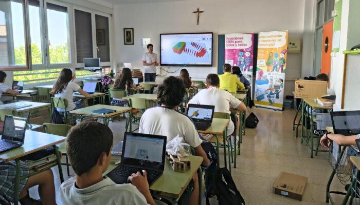 ATANA acerca las vocaciones STEM al alumnado del Colegio Santa Luisa de Marillac de Barañáin