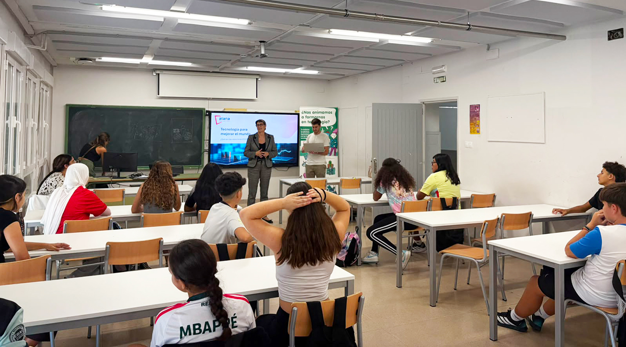 ATANA acerca las vocaciones STEM al alumnado del IES Marqués de Villena de Marcilla